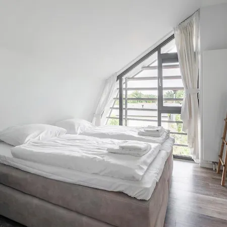 Vakantiehuis Beautiful With Sauna Near The Sea *