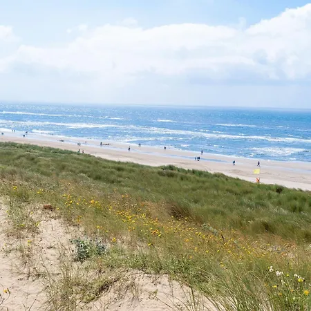 Beautiful With Sauna Near The Sea Feriehus