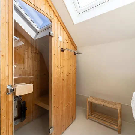 Beautiful With Sauna Near The Sea 度假居 *