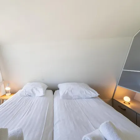 Beautiful With Sauna Near The Sea 度假居